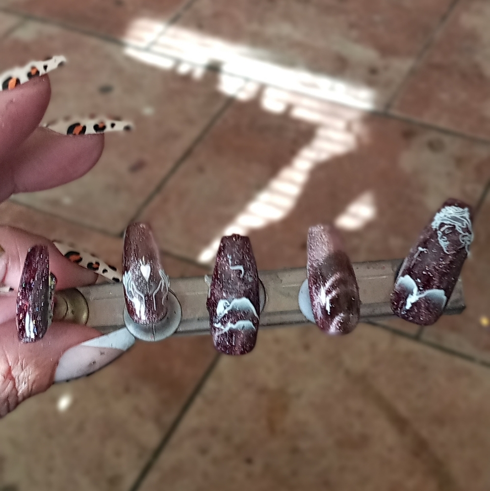 Press on nails